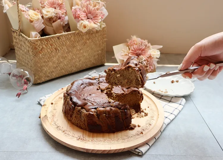 勺日母親節蛋糕-紅玉巴斯克。業者提供