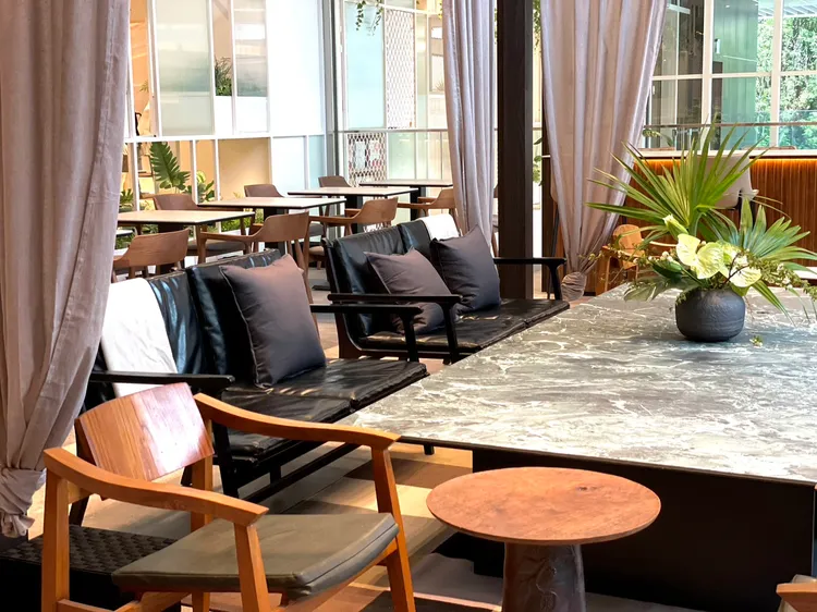 AKA sogetsu結合日式草月流花道、茶道、香道精神將大稻埕老宅的老靈魂延續。曾仲葳攝