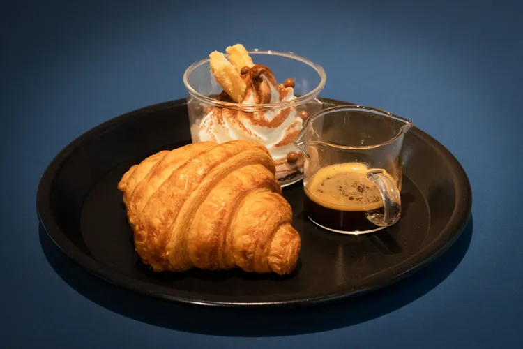 原味可頌加阿法奇朵。業者提供