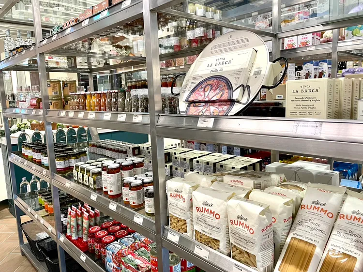 Slice為歐陸食材選物店，同時提供現做餐點。曾仲葳攝