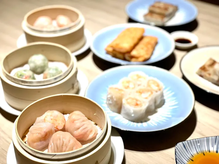 「臘味蘿蔔糕」、「水晶鮮蝦餃」等都是必吃港點。曾仲葳攝