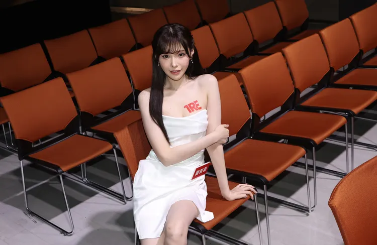 新有菜漂亮又嫵媚，很難不被她吸引目光，鄭孟晃攝