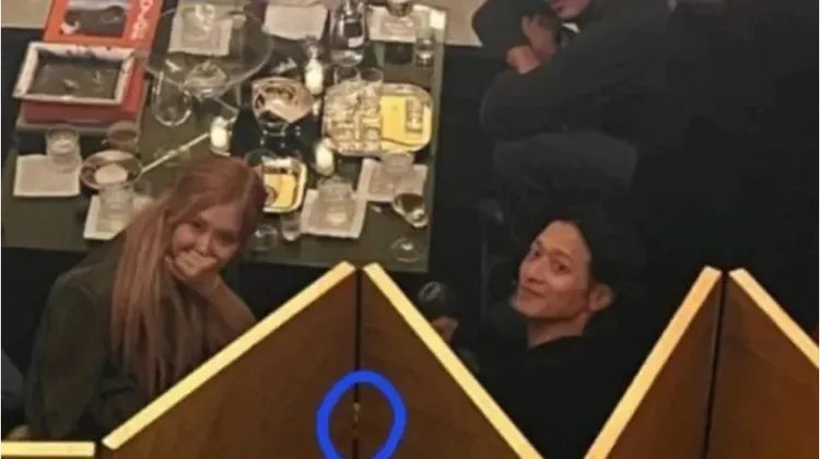 Rosé參加品牌活動，姜棟元也一同參加，還有人指兩人偷牽手。翻攝naver