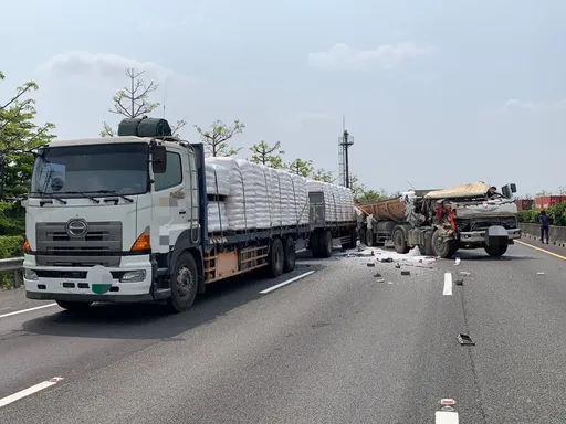 國1砂石車這原因追撞大貨車 佔3車道僅路肩通行!車流回堵6公里