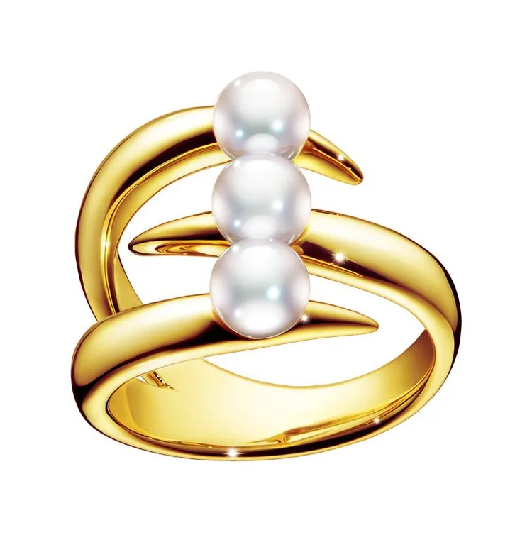 TASAKI danger fang戒指，9萬9800元。品牌提供