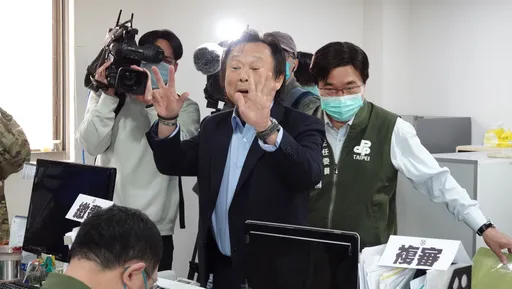 被何志偉告　王世堅嗆：一哭二鬧三提告！濫告會提誣告