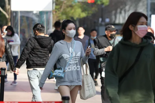 鋒面過境挾雨侵台！明北部、東北部轉涼　白天剩22°C