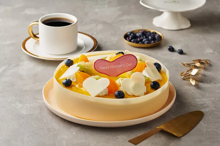 8吋香芒慕斯蛋糕，原價750元，預購價699元。業者提供