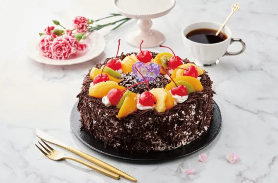 8吋黑森林-巧克力蛋糕夾層黑櫻桃，原價600元，預購價480元。業者提供