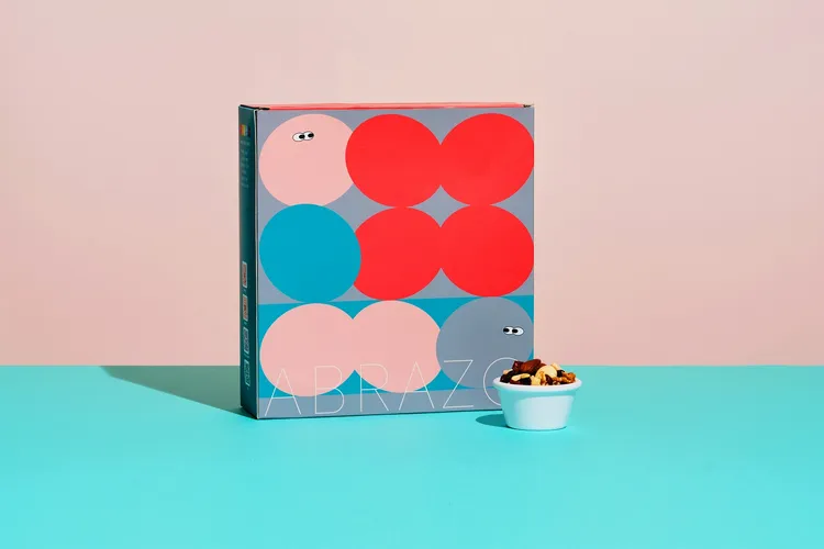 唐氏症基金會-秋饗圓舞曲綜合堅果禮盒。業者提供