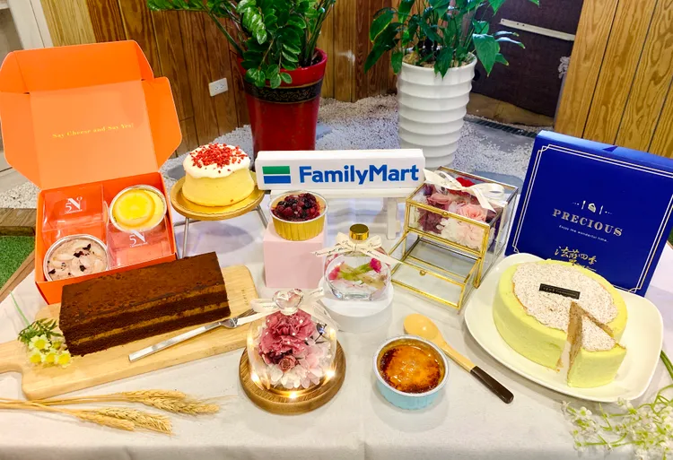 「全家」即日起推出獨家蛋糕、精緻花禮預購，讓媽咪吃甜甜、心花開。業者提供