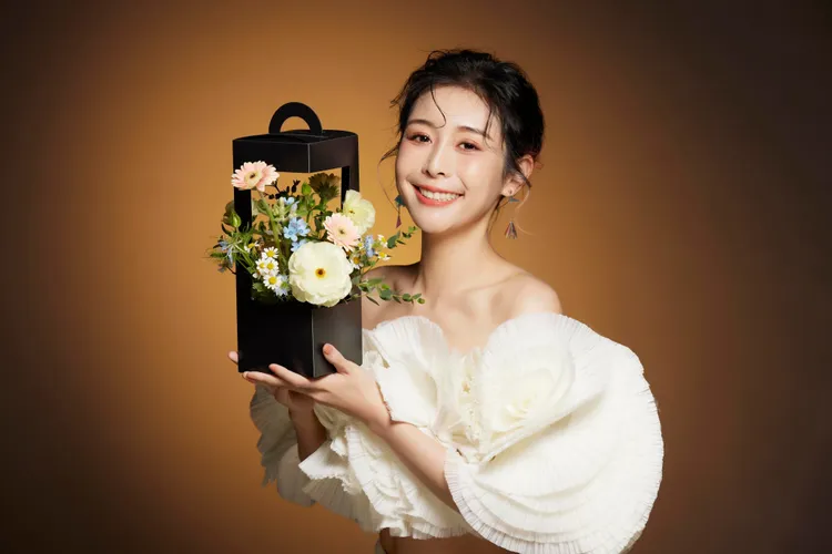 她對花藝也很有一套，之前還辦活動。ALBEE提供