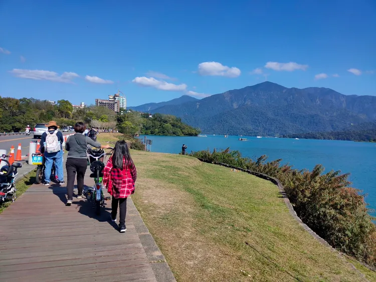 日月潭環湖自行車道曾被CNN認證為世界十大最美單車路線之一。資料照片