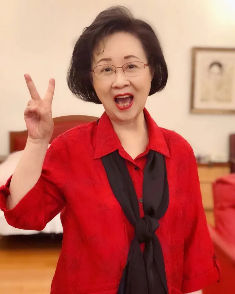 瓊瑤也有俏皮一面。翻攝瓊瑤臉書