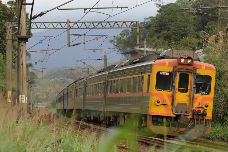 柴聯自強號DR2900型。翻攝fun臺鐵