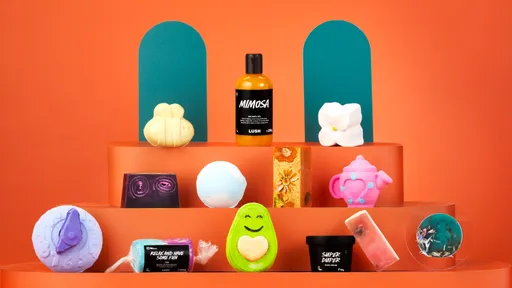 LUSH要讓媽咪印象深刻 茶壺、時鐘變身俏皮氣泡彈