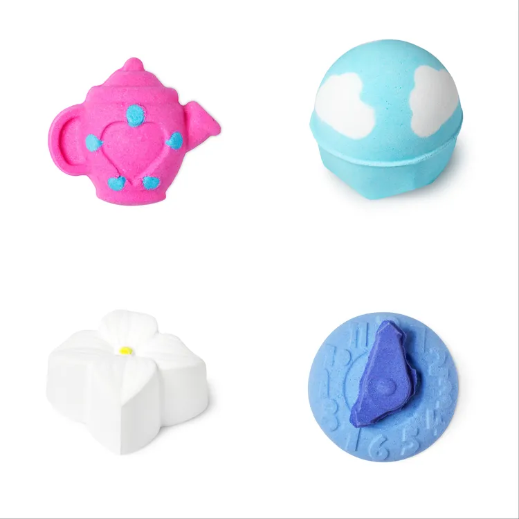 愛心茶壺汽泡彈（上排左）280元、晴空萬里汽泡彈（上排右）320元、優雅茉莉汽泡彈 （下排左）280元、休憩時光汽泡彈（下排右）490元。品牌提供