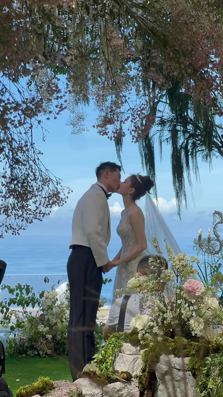 何超蓮和竇驍18日在峇里島舉辦婚禮。翻攝ㄚ頭IG