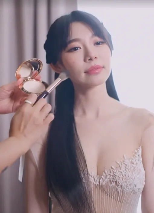 林明禎的低胸禮服大露雪白E乳。翻攝林明禎IG