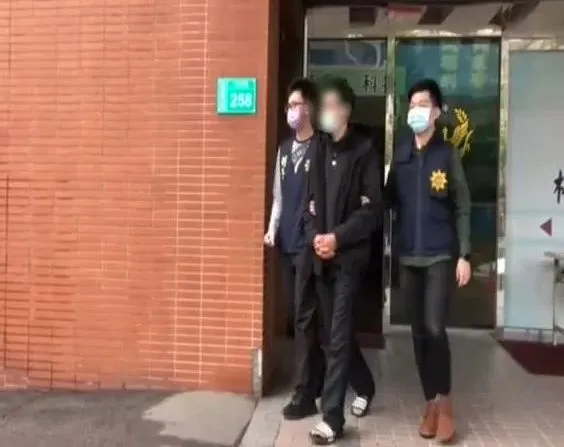 邱男被逮送辦。翻攝畫面