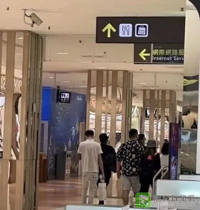 兇嫌今上午搭機返台。翻攝自記者新聞網