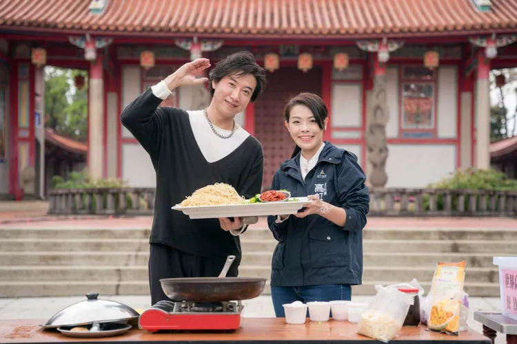 高虹安市長參與亞洲美食天王陳鴻「新竹潮料理」上菜秀。新竹市府提供