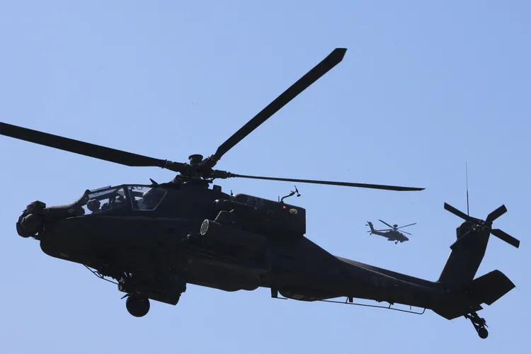 我國軍「阿帕奇」直升機軍演畫面。路透社