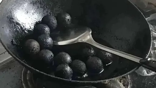 最狂女友下廚考驗真愛 網酸是真「癌」!滿滿「焦」質吃完變遺愛