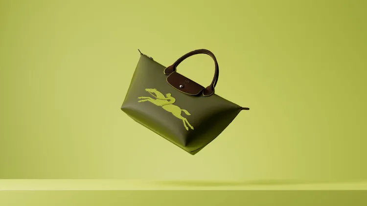 LONGCHAMP 2023 My Pliage Club系列訂製服務添賦了品牌刺繡工藝與技術的選項。品牌提供