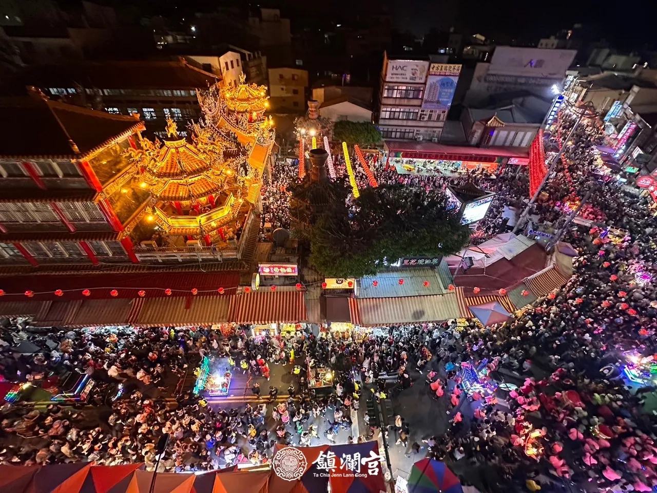 大甲媽祖遶境起駕,超過15萬人湧入鎮瀾宮,整個大甲區萬頭鑽巷,宛如不夜城。鎮瀾宮提供