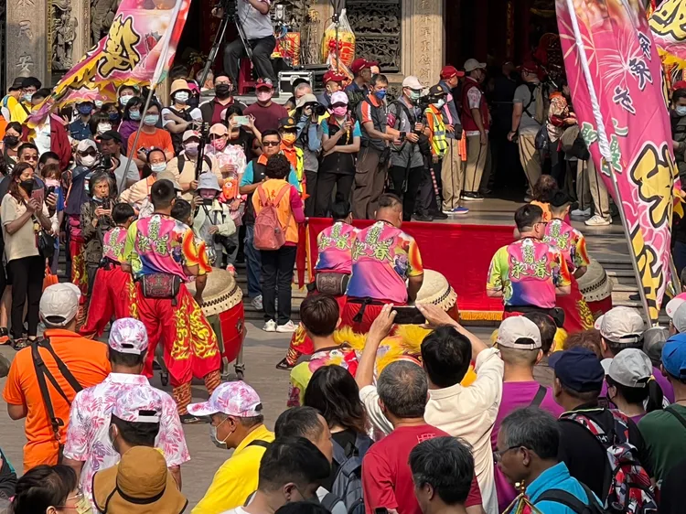 各地宮廟也陸續抵達鎮瀾宮參拜。讀者提供