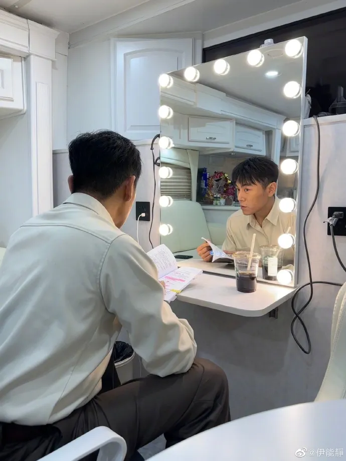 秦昊向來形象都是精瘦。翻攝伊能靜微博