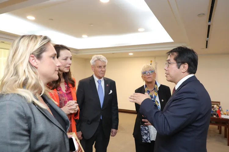 來訪還有法國跨黨派議員。市府提供