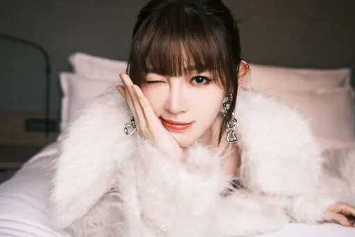 「重機女神」高調戀情僅4個月 認了分手50歲跳傘大叔