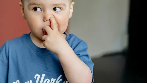 吃鼻屎增加免疫力？醫師曝「神奇功效」真相　網急喊：別這樣