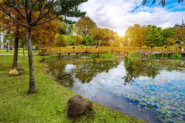 「漢寶幸福綻」離萬坪頭前運動生態公園走路1分鐘。甲桂林提供