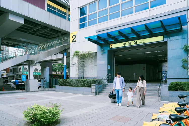 「漢寶幸福綻」離捷運幸福站走路僅1分鐘。甲桂林提供