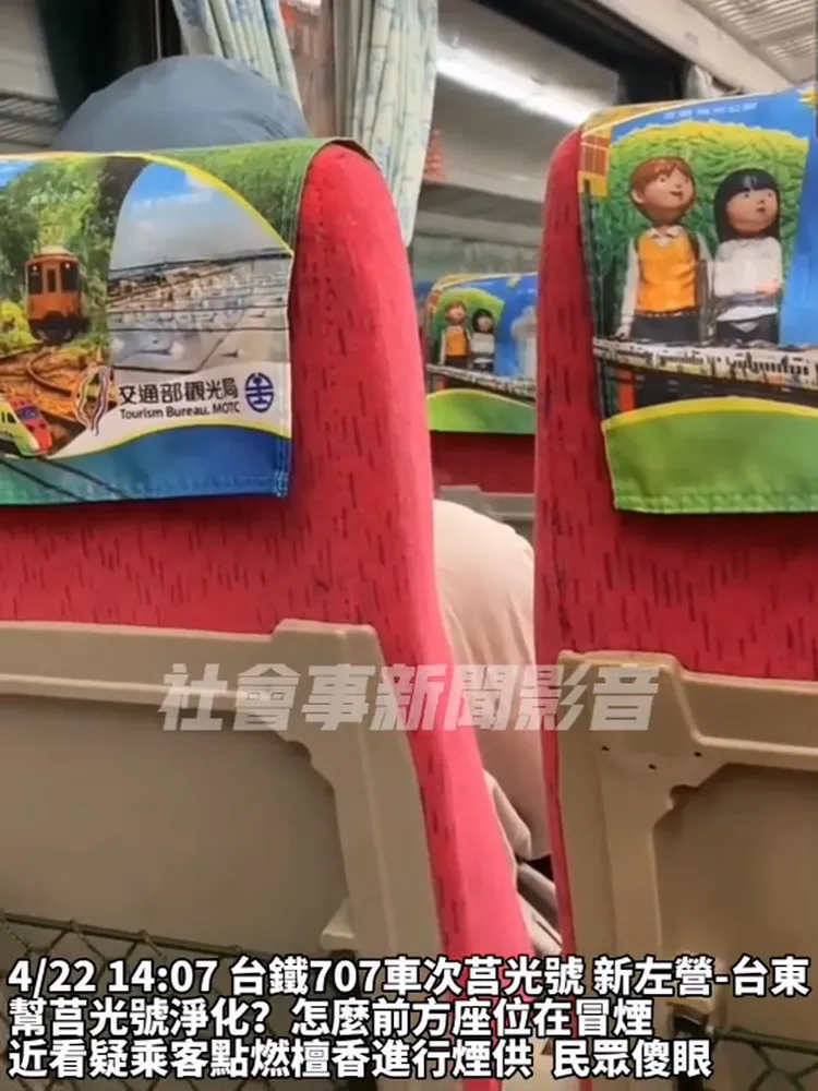 台鐵乘客在座位上燒香。翻攝社會事新聞影音