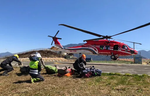 11人登山隊攀登南投干卓萬山 1人落隊失聯!救援人員入山搜救