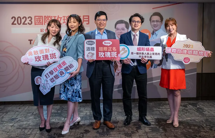 病友林小姐(左起)、醫師周宛儀、醫師長邱品齊、醫師曾德朋、宣導大使劉涵竹。台灣青春痘暨玫瑰斑協會提供