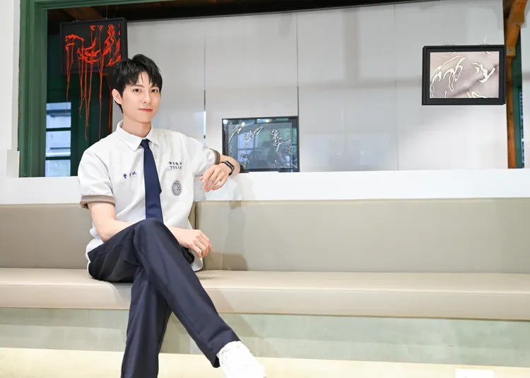 彭千祐也為了特展以影集為題材創作了3幅作品，分別是《牽》、《隱》、《痕》。愛奇藝國際站提供