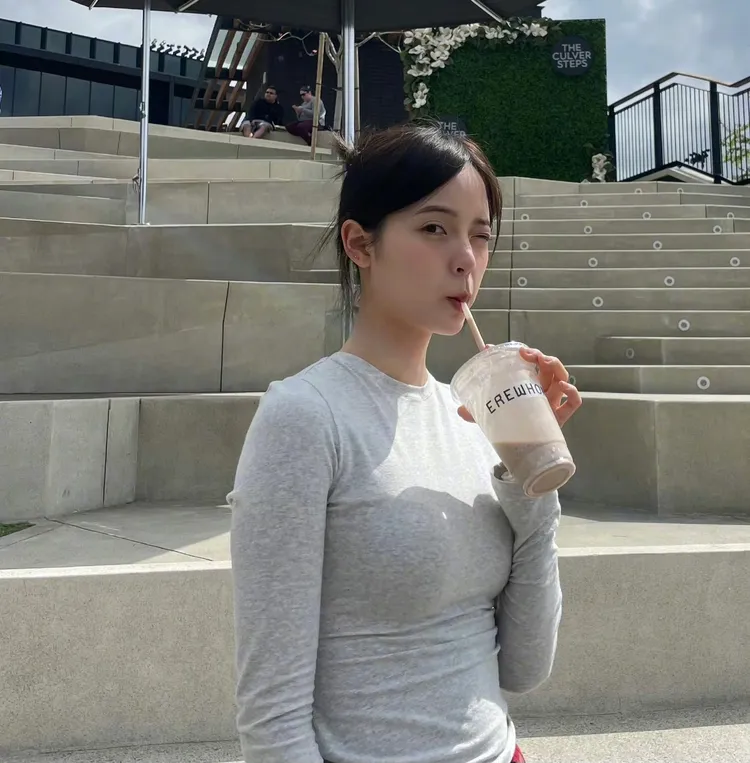 歐陽娜娜上衣顯胖。翻攝歐陽娜娜微博