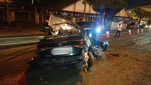 台中少年開租賃車自撞　車成廢鐵釀5傷！撞擊瞬間曝光