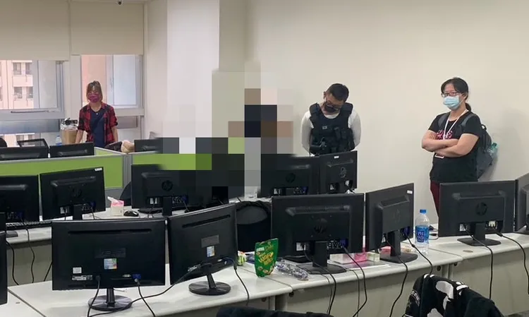 台中警方歷經近一年蒐證，在高級商辦內破獲博弈詐欺集團。讀者提供