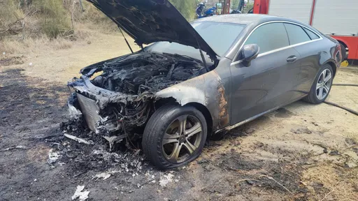 恆春公墓火警無人傷亡　但損失慘重！400萬元賓士車頭燒毀了