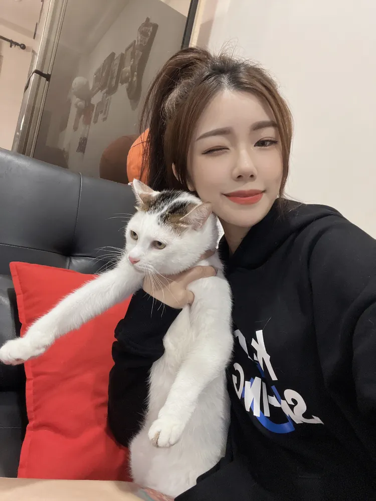 祖兒Alyssa愛貓，對家中兩隻米克斯寵爆。祖兒提供