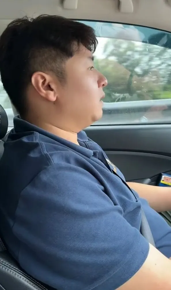 開車牽手，請注意安全。抖音@eva131155 提供