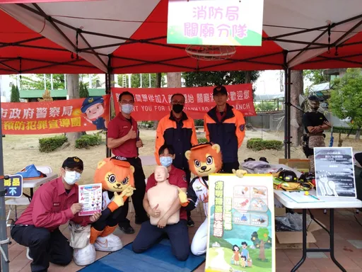 宣導掃墓四不二記得！台南警消公墓發放水袋　校園辦闖關遊戲寓教於樂