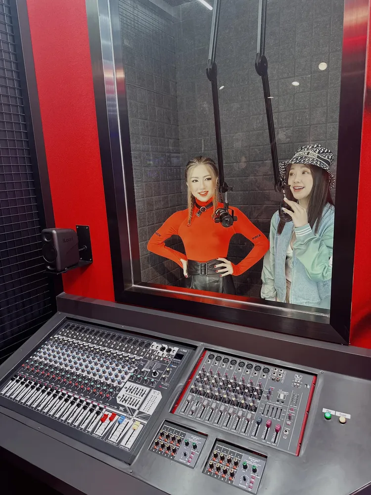 賴慧如調皮的說自己這趟也和天候鄧紫棋合唱，其實是蠟像館人像。引自賴慧如IG