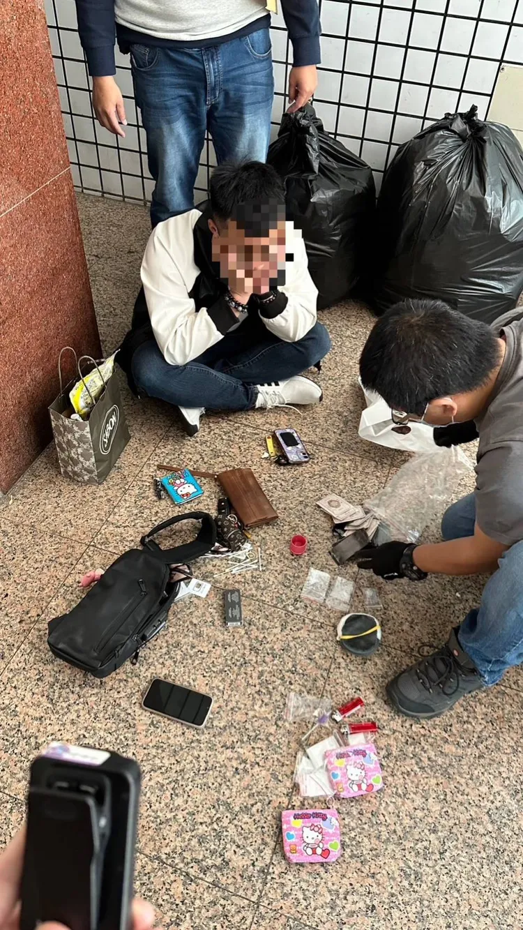 警方在吳嫌住處查扣各式毒品。讀者提供